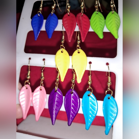 Style to Match Combo of 7 Earring sets - Picture 5 of 6